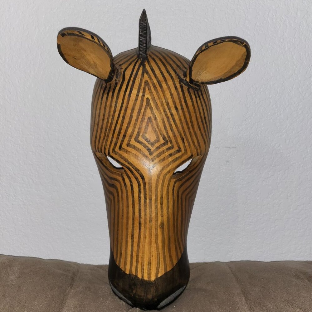Hand Carved Giraffe Mask / Hanging Wall Art / Besmo /Kenya / African Art - Picture 1 of 2